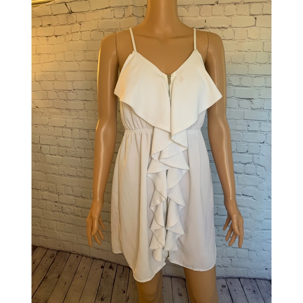 Francesca’s White Ruffle summer boho flowy Dress size small